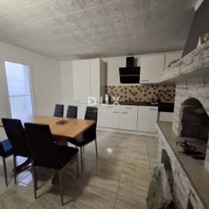 ISTRA, BALE - Prizemnica s velikim dvorištem