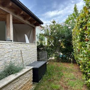  ISTRA, BANJOLE Kuća s dvije stambene jedinice s bazenom u neposrednoj blizini mora!