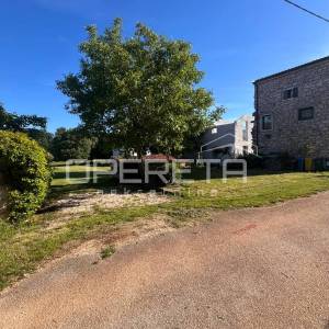 Istra, Brtonigla okolica – imanje s više jedinica, gospodarskom zgradom i veliki