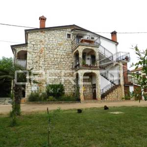 Istra, Brtonigla okolica – imanje s više jedinica, gospodarskom zgradom i veliki