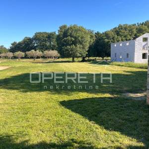 Istra, Brtonigla okolica – imanje s više jedinica, gospodarskom zgradom i veliki