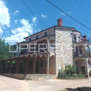 Istra, Brtonigla okolica – imanje s više jedinica, gospodarskom zgradom i veliki
