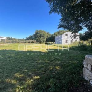 Istra, Brtonigla okolica – imanje s više jedinica, gospodarskom zgradom i veliki