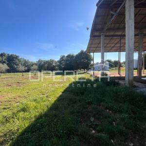 Istra, Brtonigla okolica – imanje s više jedinica, gospodarskom zgradom i veliki