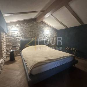 Istra, Buje, Kaštel - okolica, kamena vila s bazenom