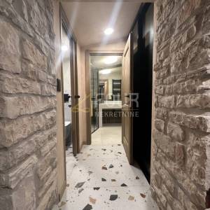 Istra, Buje, Kaštel - okolica, kamena vila s bazenom