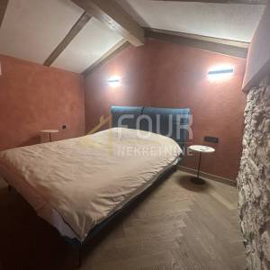 Istra, Buje, Kaštel - okolica, kamena vila s bazenom