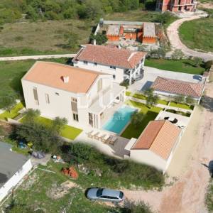 ISTRA, BUJE, KAŠTEL - Zemljište s pravomoćnom građevinskom dozvolom