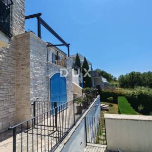 ISTRA, BUJE - Kuća s bazenom i prekrasnim pogledom 