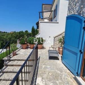 ISTRA, BUJE - Kuća s bazenom i prekrasnim pogledom 
