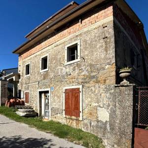 ISTRA, BUJE - Samostojeća kuća za adaptaciju