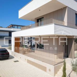Istra, Fažana – samostojeća vila s bazenom, 50 m od plaže, 4 spavaće sobe, 322 m