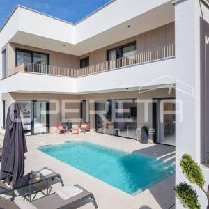 Istra, Fažana – samostojeća vila s bazenom, 50 m od plaže, 4 spavaće sobe, 322 m