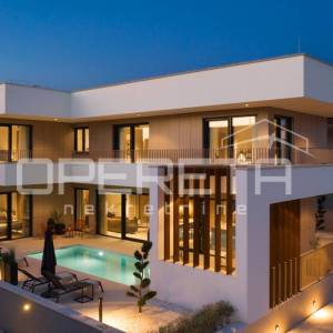Istra, Fažana – samostojeća vila s bazenom, 50 m od plaže, 4 spavaće sobe, 322 m