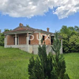 ISTRA, GRAČIŠĆE - Ekskluzivna privatnost, mir i otvoreni pogled – kuća s velikom okućnicom