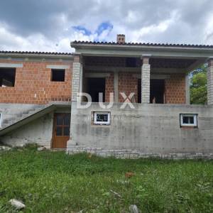 ISTRA, GRAČIŠĆE - Ekskluzivna privatnost, mir i otvoreni pogled – kuća s velikom okućnicom