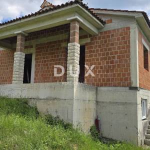 ISTRA, GRAČIŠĆE - Ekskluzivna privatnost, mir i otvoreni pogled – kuća s velikom okućnicom