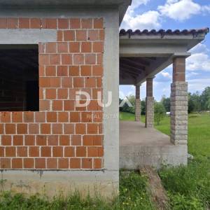 ISTRA, GRAČIŠĆE - Ekskluzivna privatnost, mir i otvoreni pogled – kuća s velikom okućnicom