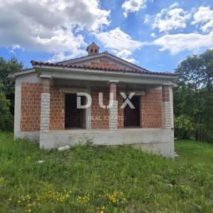 ISTRA, GRAČIŠĆE - Ekskluzivna privatnost, mir i otvoreni pogled – kuća s velikom okućnicom