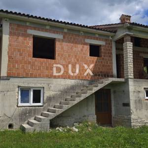 ISTRA, GRAČIŠĆE - Ekskluzivna privatnost, mir i otvoreni pogled – kuća s velikom okućnicom