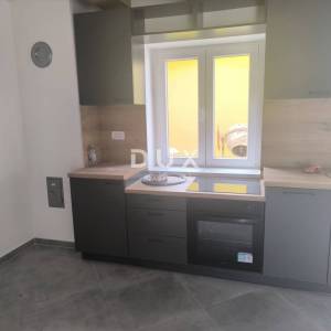 ISTRA, JURŠIĆI - Kamena kuća u nizu sa bazenom + apartman, KLJUČ U RUKE