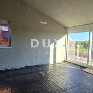 ISTRA, KAŠTELIR - Tri prizemnice s bazenom, novogradnja
