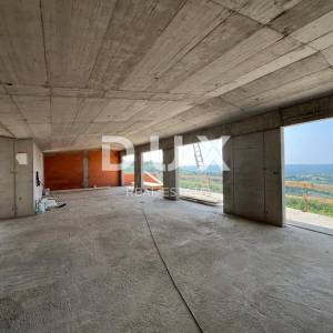 ISTRA, KRASICA - moderna samostojeća vila s bazenom s panoramskim pogledom i garažom