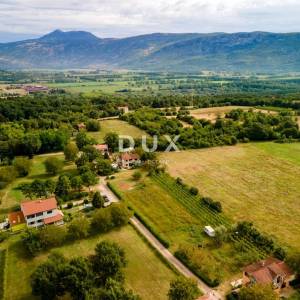 ISTRA, LABIN - Četiri građevinska zemljišta s dvije građevinske dozvole