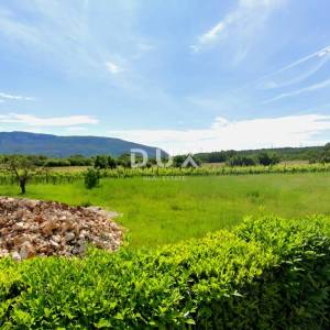 ISTRA, LABIN - Četiri građevinska zemljišta s dvije građevinske dozvole