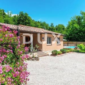 ISTRA, LABIN - Kuća s bazenom u pitomom okruženju