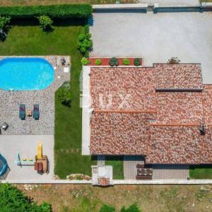 ISTRA, LABIN - Kuća s bazenom u pitomom okruženju