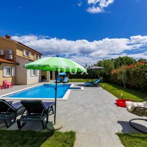 ISTRA, LABIN - Kuća s dvije stambene jedinice i bazenom