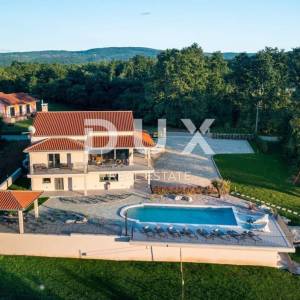 ISTRA, LABIN, PIĆAN - Luksuzna vila s pogledom ispred zelene zone, velika okućnica - Rijetkost na tržištu!!