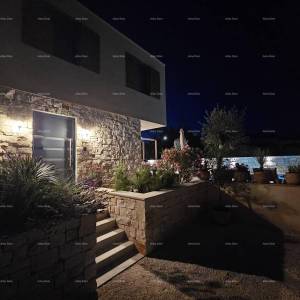 Istra, Marčana – Elegantna kuća s bazenom i 200 m² vrta