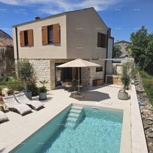 Istra, Marčana – Elegantna kuća s bazenom i 200 m² vrta