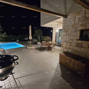Istra, Marčana – Elegantna kuća s bazenom i 200 m² vrta