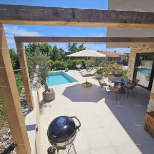 Istra, Marčana – Elegantna kuća s bazenom i 200 m² vrta