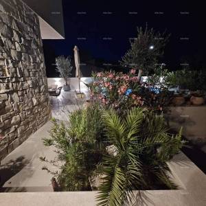 Istra, Marčana – Elegantna kuća s bazenom i 200 m² vrta