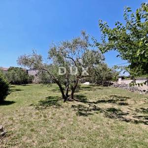 ISTRA, MARČANA - Kamena kuća i građevinsko zemljište