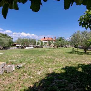 ISTRA, MARČANA - Kamena kuća i građevinsko zemljište