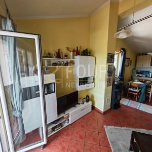 Istra, Medulin, dvojna kuća s tri stambene jedinice