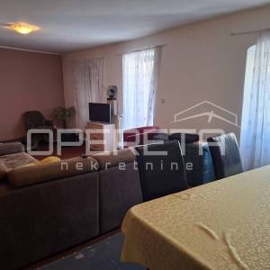 Istra, Momjan – kuća na tri etaže s otvorenim pogledom i dvorištem