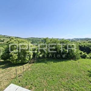 Istra, Momjan – kuća na tri etaže s otvorenim pogledom i dvorištem