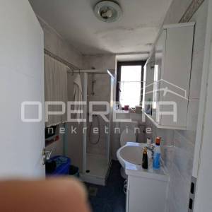 Istra, Momjan – kuća na tri etaže s otvorenim pogledom i dvorištem