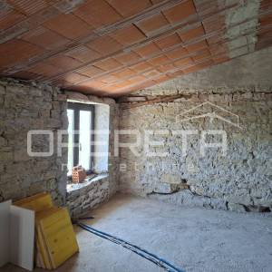 Istra, Momjan – kuća na tri etaže s otvorenim pogledom i dvorištem