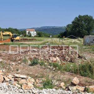 Istra, Momjan okolica – zemljište s građevinskom dozvolom 657 m2