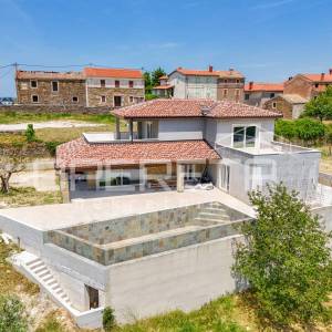 Istra, Momjan- Samostojeća kuća, s predivnim otvorenim pogledom