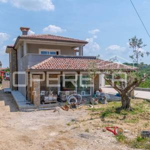 Istra, Momjan- Samostojeća kuća, s predivnim otvorenim pogledom
