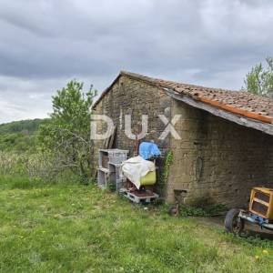 ISTRA, MOTOVUN - Kamena kuća s pogledom za adaptaciju