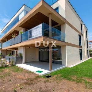 ISTRA, NOVIGRAD - Stan s vrtom u suvremenoj novogradnji